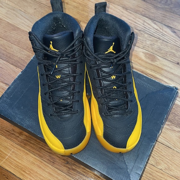 Jordan Retro 12 Reverse Taxis - Picture 3 of 6